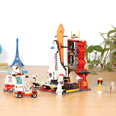 679Pcs The Shuttle Launch Center space Building Block