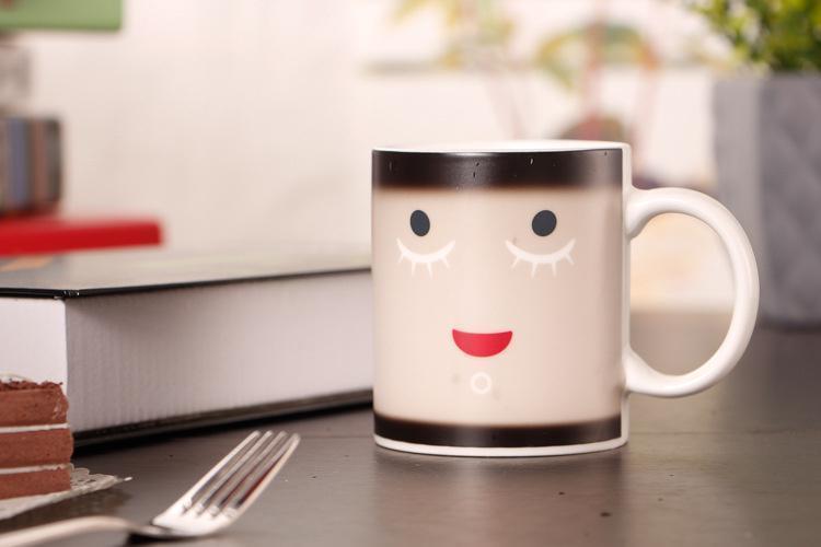 HAPPY FACE COLOR CHANGING MUG